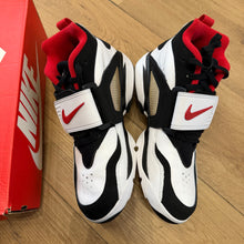 Load image into Gallery viewer, Nike 49ers Air Diamond Turfs Size 9.5

