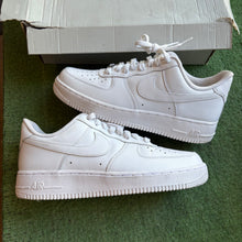 Load image into Gallery viewer, Nike White Air Force 1s Size 7.5
