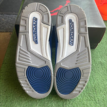 Load image into Gallery viewer, Jordan Varsity Royal 3s Size 8
