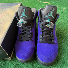 Load image into Gallery viewer, Jordan Alternate Grape 5s Size 7
