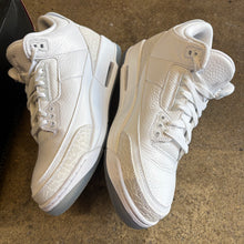 Load image into Gallery viewer, 2018 Jordan Pure Money 3s Size 8
