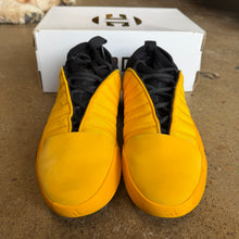 Load image into Gallery viewer, Adidas James Harden Vol 7s Size 9.5
