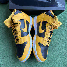 Load image into Gallery viewer, Nike Wu Tang Clan High Dunks Size 11.5
