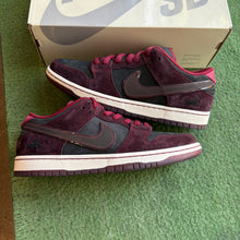 Load image into Gallery viewer, Nike Riot Skateshop SB Low Dunks Size 10
