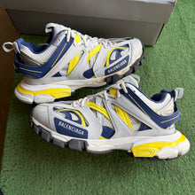 Load image into Gallery viewer, Balenciaga Tracks Size 41
