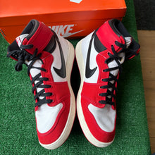 Load image into Gallery viewer, Jordan Chicago AJKO 1s Size 11.5

