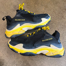 Load image into Gallery viewer, Balenciaga Triple S Size 39
