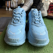 Load image into Gallery viewer, Balenciaga Triple S Size 44
