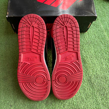 Load image into Gallery viewer, Jordan Patent 1s Size 7Y
