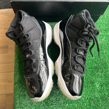 Load image into Gallery viewer, Jordan Space Jam 11s Size 11
