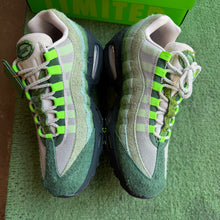 Load image into Gallery viewer, Nike Ducks Of A Feather University of Oregon Air Max 95s Size 10
