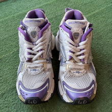 Load image into Gallery viewer, Balenciaga Runners Size 40
