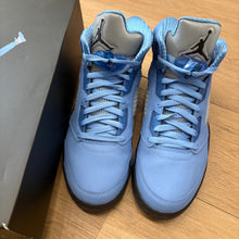 Load image into Gallery viewer, Jordan UNC 5s Size 10.5
