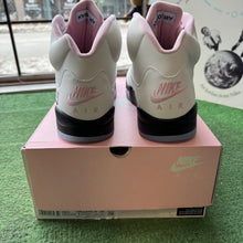 Load image into Gallery viewer, Jordan Medium Pink 5s Size 11.5

