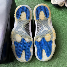 Load image into Gallery viewer, Jordan Space Jam 11 Lows Size 10.5
