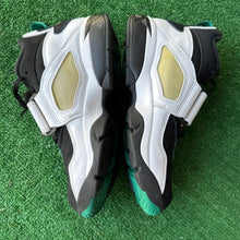 Load image into Gallery viewer, Nike Emerald Air Diamond Turfs Size 11
