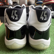 Load image into Gallery viewer, Jordan Concord 11s Size 8
