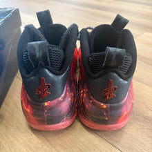 Load image into Gallery viewer, Nike Stranger Things Foamposites Size 11

