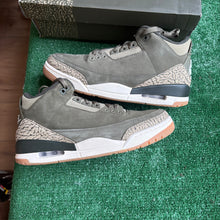 Load image into Gallery viewer, Jordan Family Affair 3s Size 9.5
