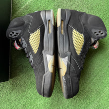 Load image into Gallery viewer, Jordan Metallic 5s Size 11
