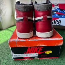 Load image into Gallery viewer, Jordan Lost And Found 1s Size 10
