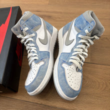 Load image into Gallery viewer, Jordan Hyper Royal 1s Size 11.5
