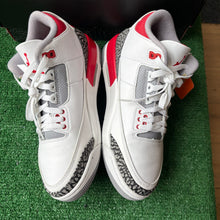 Load image into Gallery viewer, Jordan Fire Red 3s Size 8
