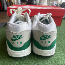 Load image into Gallery viewer, Nike Air Max 1s Size 9

