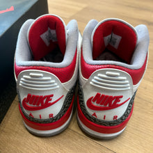 Load image into Gallery viewer, Jordan Fire Red 3s Size 9
