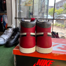 Load image into Gallery viewer, Jordan Lost And Found 1s Size 10.5
