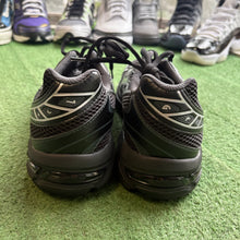 Load image into Gallery viewer, ASICS Black Sliver Gel-1130s Size 8.5
