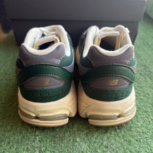 Load image into Gallery viewer, New Balance 2002Rs Size 5.5
