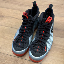 Load image into Gallery viewer, Nike Crimson Foamposite Pros Size 10.5
