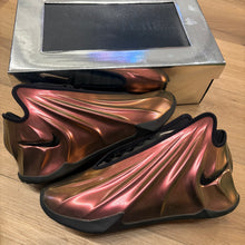 Load image into Gallery viewer, Nike Metallic Red Bronze GT Futures Size 10
