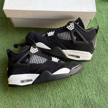 Load image into Gallery viewer, Jordan White Thunder 4s Size 7

