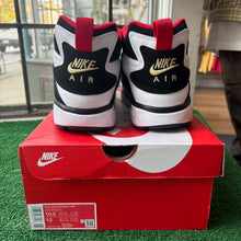Load image into Gallery viewer, Nike 49ers Air Diamond Turfs Size 10.5
