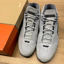 Load image into Gallery viewer, Nike Zoom Generations Size 13
