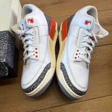 Load image into Gallery viewer, Jordan Georgia Peach 3s Size 11W/9.5M

