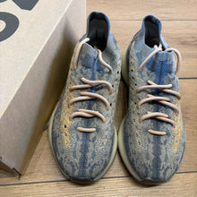 Load image into Gallery viewer, Yeezy Mist 380s Size 6.5
