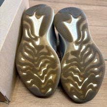 Load image into Gallery viewer, Yeezy Mist 380s Size 6.5
